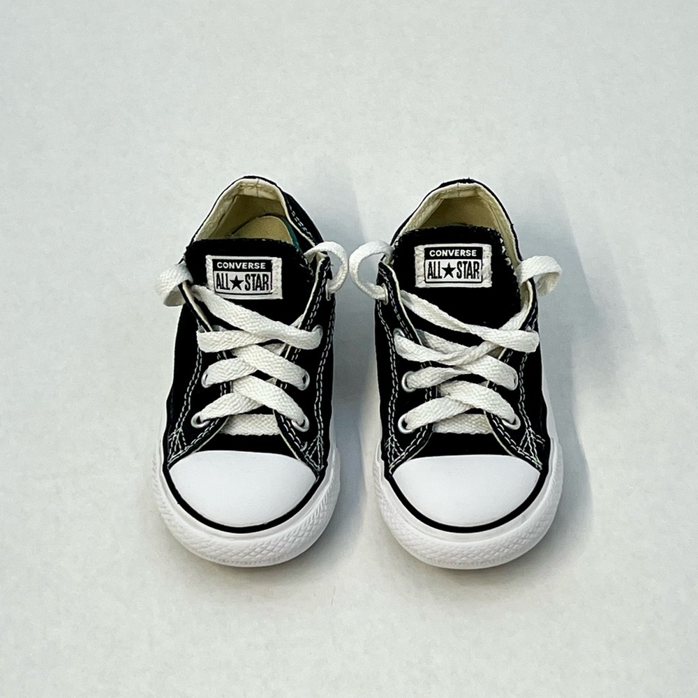 Converse Chuck Taylor Black And White Low Top Toddler Sneakers Size 8